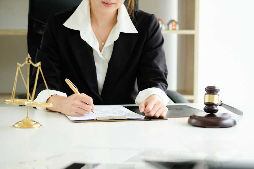 How Do I Choose the Right Family Lawyer for My Case?